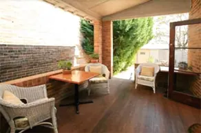 The Bank Guesthouse - Image 4