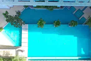 The Manor Luxury Suites & Apartments - Image 3