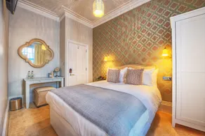 Number Four Boutique Hotel - Image 5