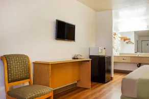 Apache Inn - Image 4