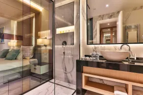 Hotel Square - Image 4