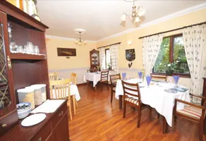 Pine Grove Bed and Breakfast - Image 4