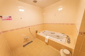 Ginowan Crystal Hotel - Image 3