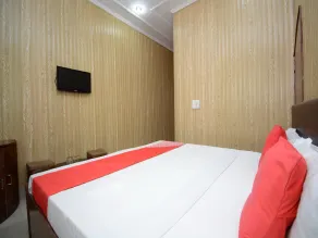 OYO 36054 Nanda Lodge - Image 2