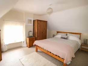 Manor Farm House Cottage, Kettering - Image 2