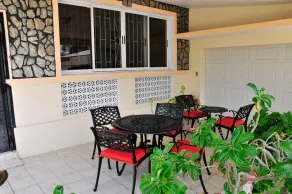 Welcome to the Unpretentious and Breezy Graceville, Steps Away From the Beach - Image 4