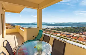 Nice Home in Sibenik With Wifi and 3 Bedrooms - Image 2