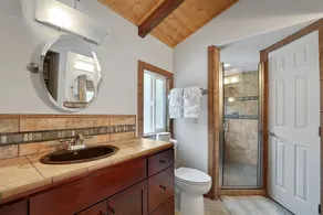 Hall Court Manor - Hot Tub, Pet Friendly, Pool Table! - Image 4