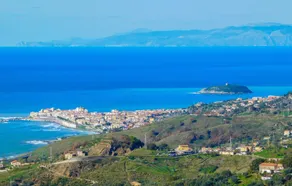 Stunning Home in Roseto Capo Spulico With 4 Bedrooms - Image 4