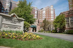 Global Luxury Suites at the Riverway - Image 4