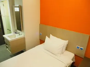 Aqueen Hotel Balestier - Image 4