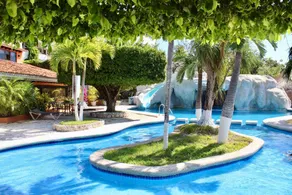 Stunning Residence 4 Bedrooms, AC, WiFi - Image 5