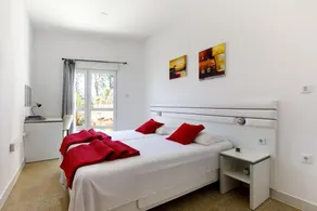 Ark Beach Apartments - Image 3
