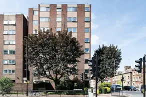 Stylish 2BR Flat next to Battersea Park - Image 3