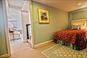 'Book Hill' Georgetown House Walkable with Garage - Image 4