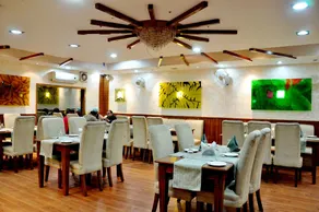 Hotel Paras by JK Rooms - Image 2