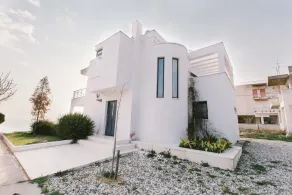 Borealis Sea Front Villa - Image 5