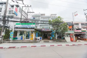 OYO 255 The Ocean Hotel Patong - Image 4