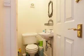 1 Bedroom Apartment on Charming St Stephen Street - Image 5