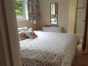 Oak Tree House - Image 2