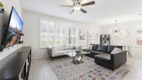 Cozy 4BR House Close to Cota DT w Fast Wifi - Image 4
