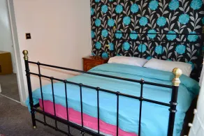 Charming Cosy Coach House in Fishponds Bristol - Image 3