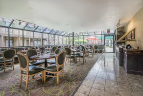 Cloverleaf Suites Columbus - Image 2