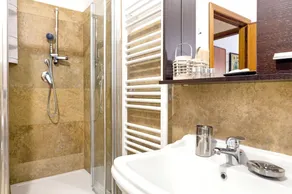Exquisito apartamento con piscina privada, terraza y jardín | Vistas a la piscina - Image 3