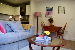 Colourful Flat in Haggerston - Image 3