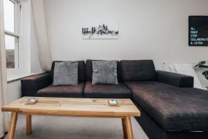 Central Modern Flat Sleeps 6 - Dedicated Parking - From 125 Per Night - Image 3