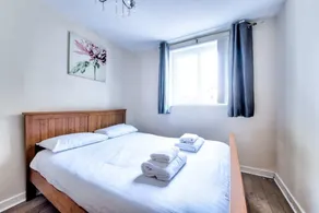 Cosy Apartment with Balcony, Close to City Centre - Image 2