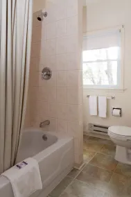 Town & Country Motor Inn - Image 5