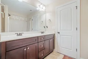 Good Vibes Only - Perfect Home In Quiet Residential Area With Work/study Space 4 Bedroom Townhouse by Redawning - Image 5