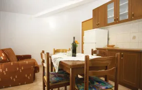 Nice Apartment in Jadrtovac With 1 Bedrooms - Image 2