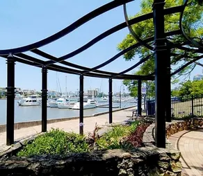 2BR Beautiful River Retreat Pool Wine Gym Netflix - Image 4