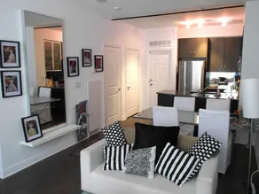 Charming 1 Bedroom Town Home - Image 5