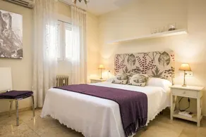 Classic & Bright 4 Bd Apart in Prime Location. Martinez Campos - Image 3