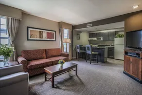 Cloverleaf Suites Columbus - Image 4