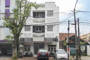 Sky Hotel Veteran 30 Bandung by Airy Rooms - Image 4