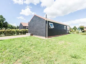 Beautiful Home With a Veranda and Jetty, Located Near a Pond - Image 2