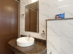 Oyo Rooms Sohna Road Premium - Image 4