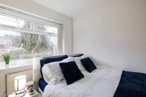 Lovely 2 Bedroom Apartment With Fireplace - Image 3