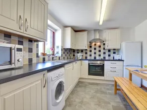 Centrally Located Home Near the Gardens and Castle of West Wales - Image 2