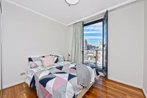 Deluxe Sydney Central Penthouse with Pool and Gym - Image 2