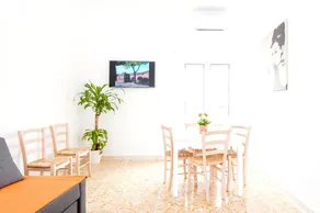 House With 2 Bedrooms in Roma, With Balcony and Wifi - Image 3
