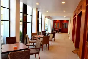 Good Wood Airport Hotel - Image 4