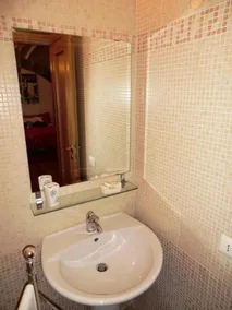 Caesar's Rooms - Image 4