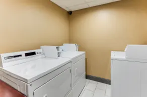 Econo Lodge Inn & Suites Binghamton - Image 3