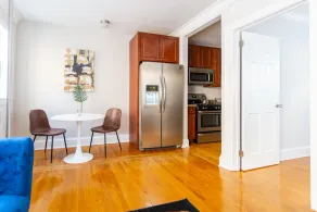 1BR Getaway Apt Modern in Lincoln Square - Image 4