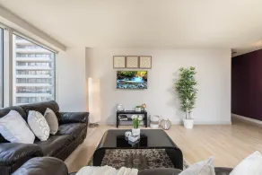 Corner Suite - Yonge & Bloor - Image 5